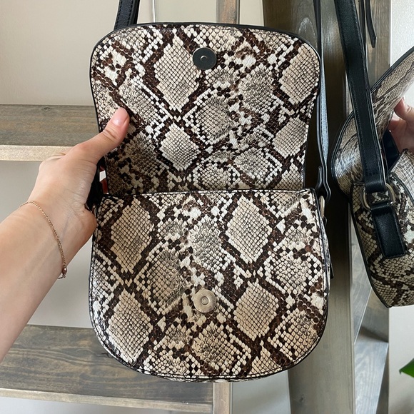 Snake Print Purse - Picture 4 of 5